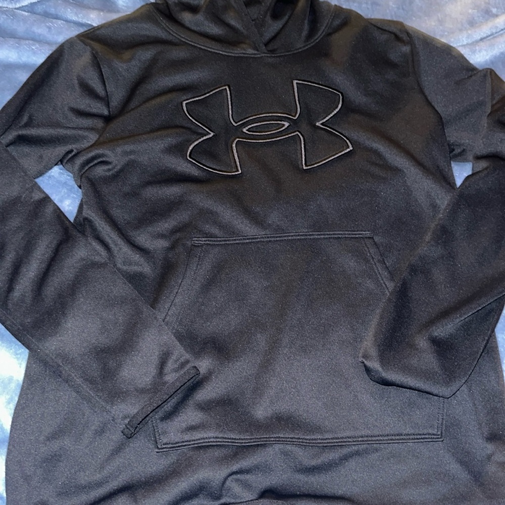 Small unisex black under Armour hoodie!
